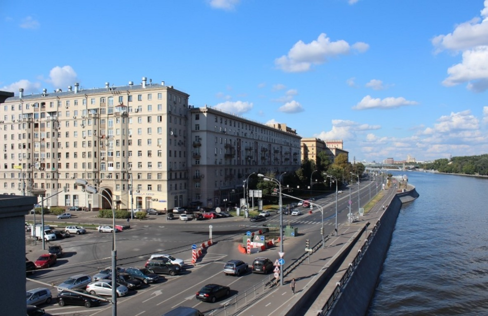 В Москве неизвестный умелец построил «жилище Карлсона» прямо на крыше многоквартирного дома