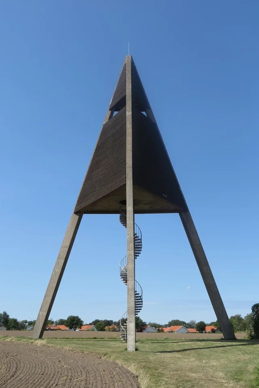 12. «Это водонапорная башня в ж*пе мира (Сванеке, Дания)»