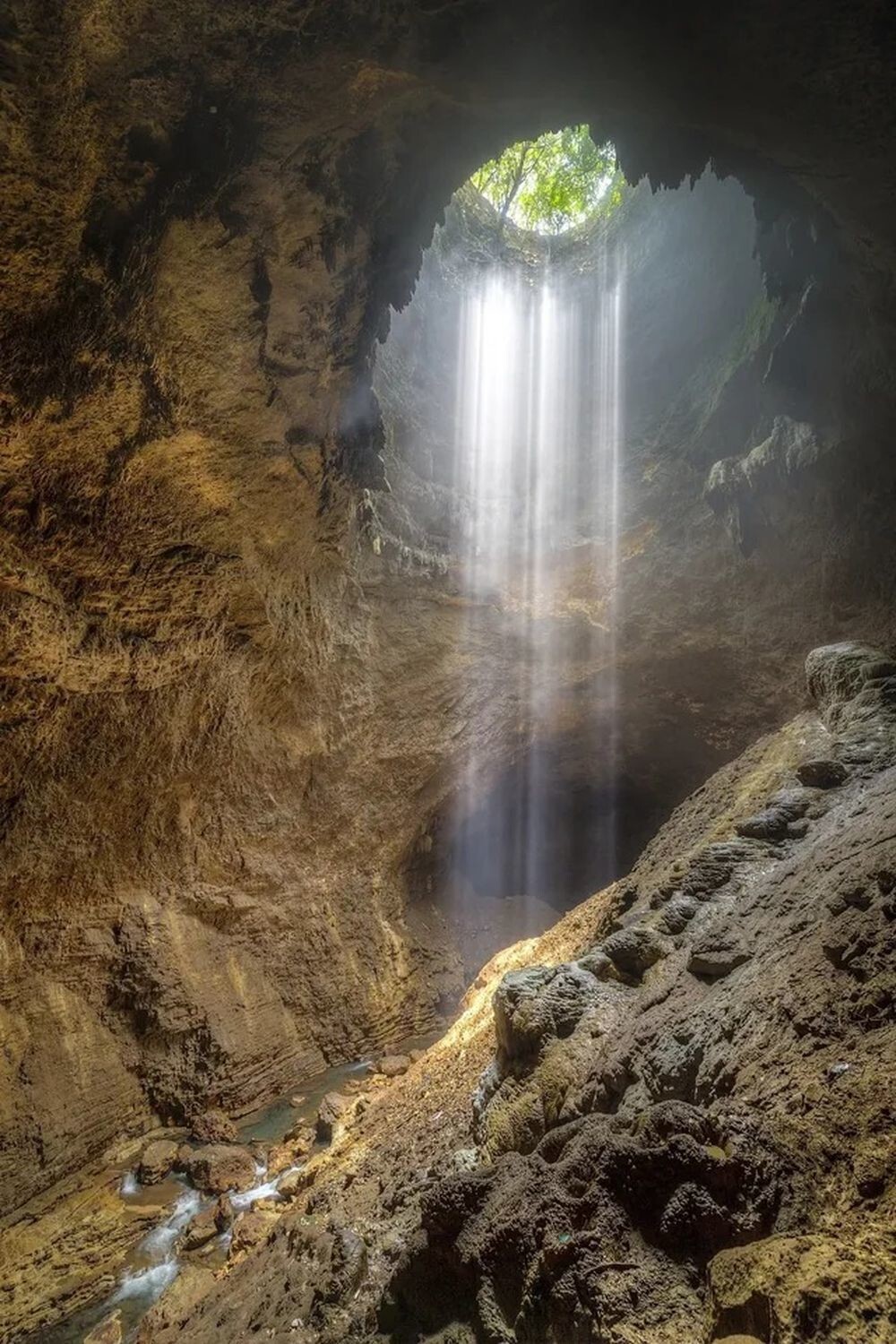 8. Пещера Джомбланг в Джокьякарте, Индонезия