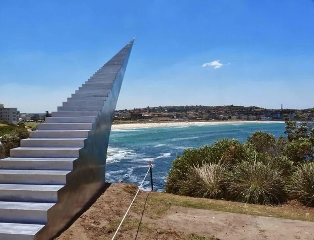 6. Лестница в небо на пляже Бонди в Сиднее, Австралия