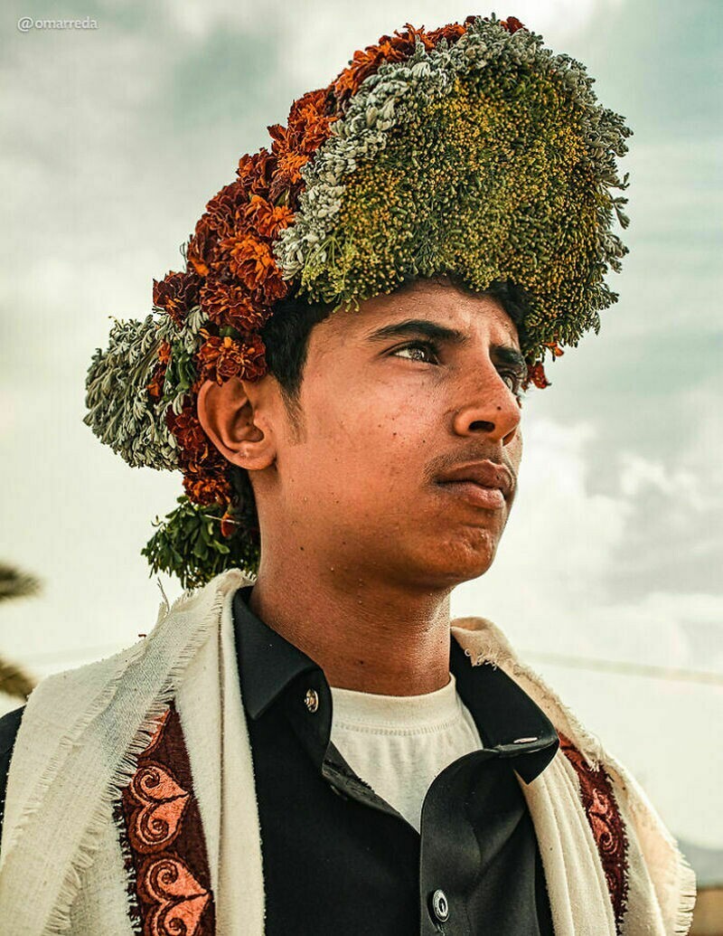 Почему мужчины Саудовской Аравии украшают себя цветами