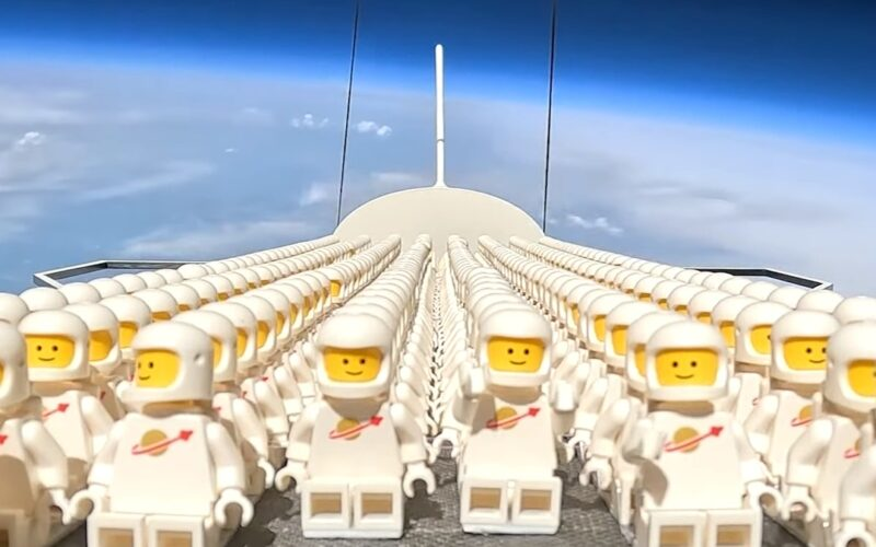 LEGO отправила в стратосферу 1000 «легонавтов»