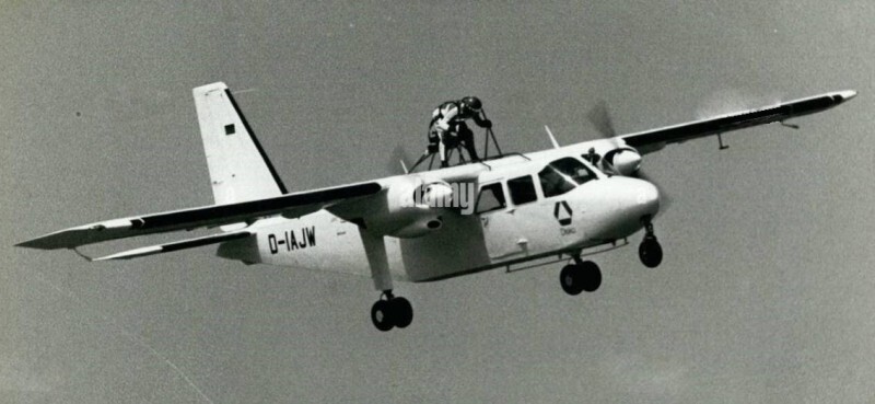 28 сентября 1968 года чех по имени Яромир Вагнер перелетел из Западной Германии в Нью-Йорк, привязав себя к крыше самолета Britten-Norman BN-2 Islander