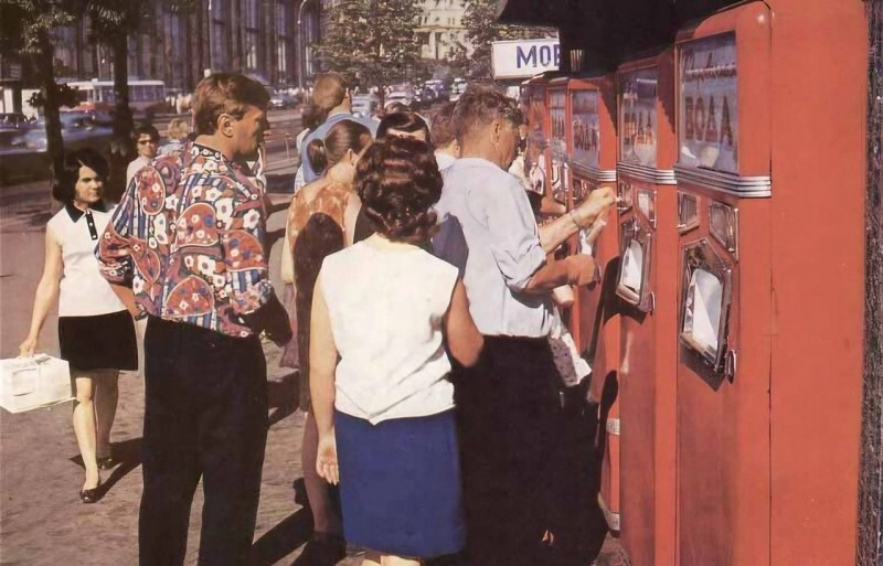 Лето — время газировки. Москва, проспект Маркса, 1972 год