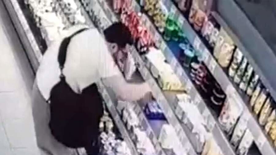 Мужчина украл более 80 пачек сливочного масла из магазина