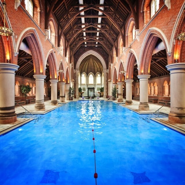 4. Лондонская церковь превращена в бассейн