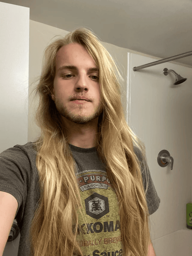 Фото мужчин, которые решились отрастить длинные волосы и ни разу не пожалели об этом
