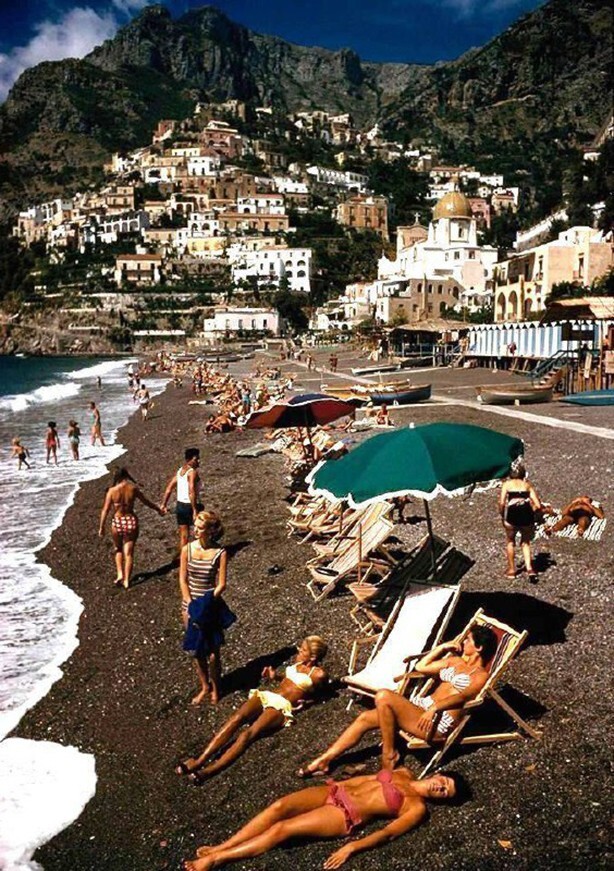 На пляже Позитано. Италия, 1959 год