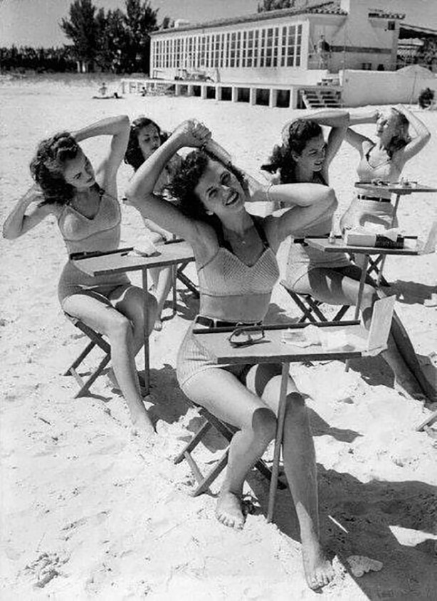 Школа кpacоты нa пляже. США, 1950-е