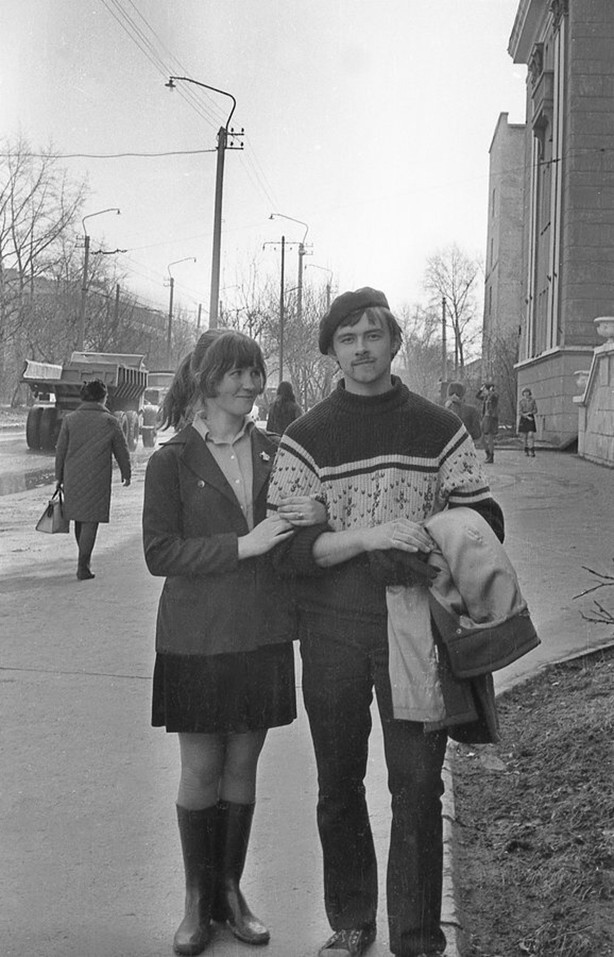 Молодая пара. Новосибирск. СССР. 1970-е годы. Фотограф Игорь Палмин
