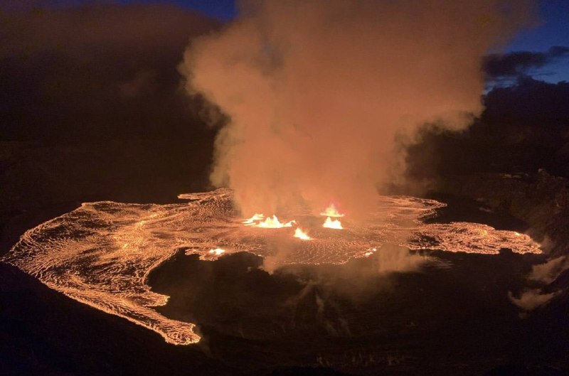 На Гавайях началось извержение одного из самых активных действующих вулканов на Земле
