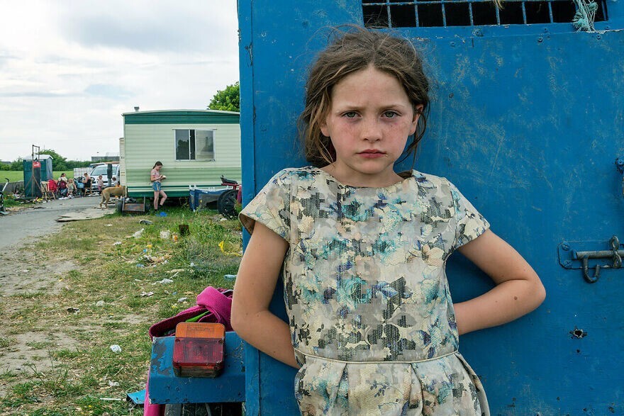4. "Девочка по имени Бидди" в городе Типперэри, Ирландия. Фотограф - Joseph-Philippe Bevillard