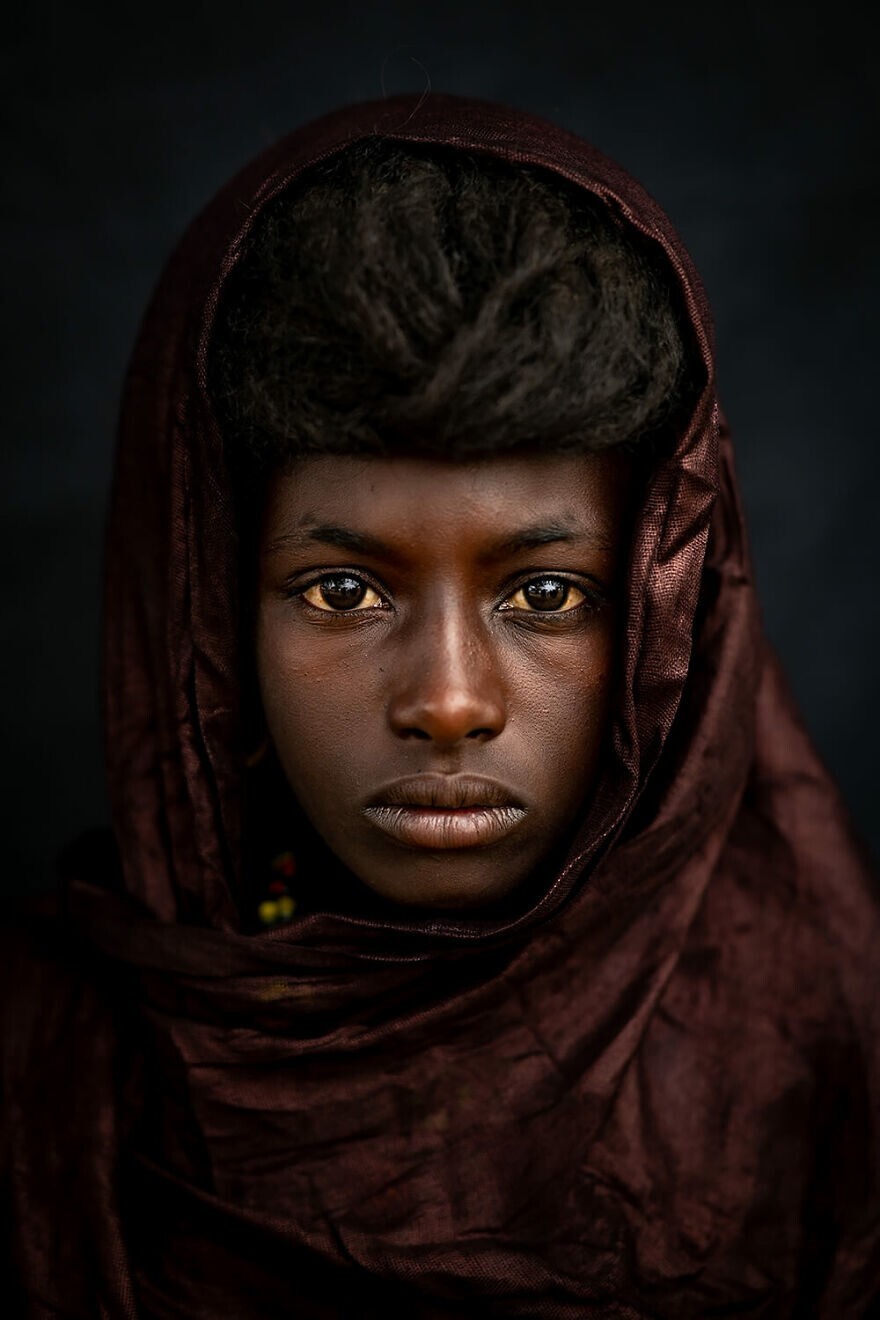 1. Портрет девушки из африканского племени Водаабе. Фотограф - David Dhaen, Бельгия
