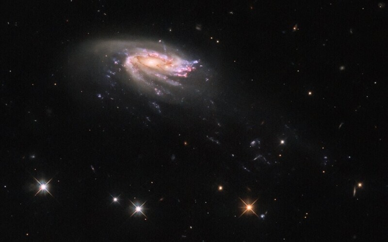 Телескоп «Хаббл» сделал новое фантастическое фото галактики-медузы