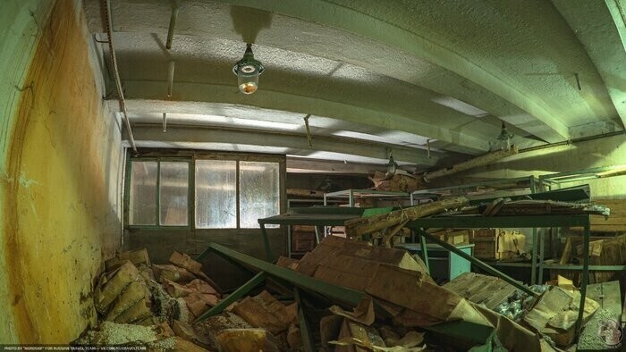 "Невидимое" бомбоубежище под бывшей чайной фабрикой. Вход оказался... в мусорке