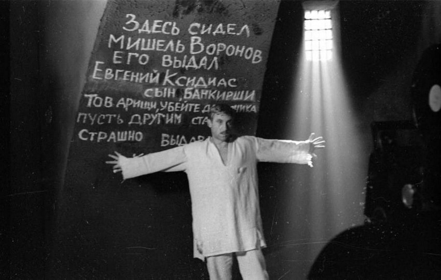 Владимир Высоцкий на съёмках фильма «Интервенция», 1967 год.