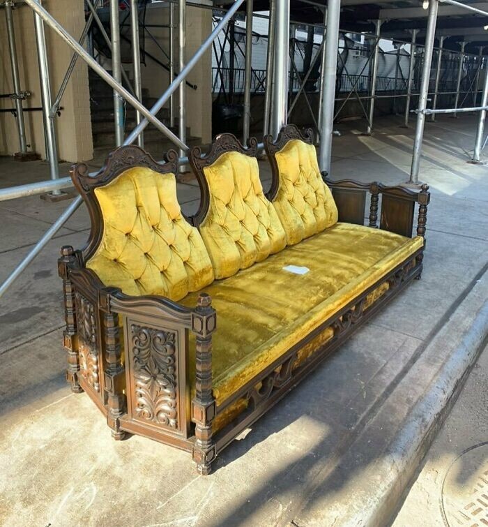 10. Этот диван кажется слишком элегантным, чтобы на нем можно было сидеть