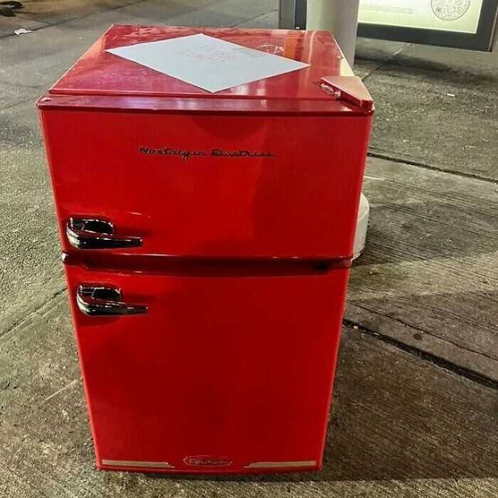 6. Самый симпатичный красный холодильник в мире теперь официально у меня дома