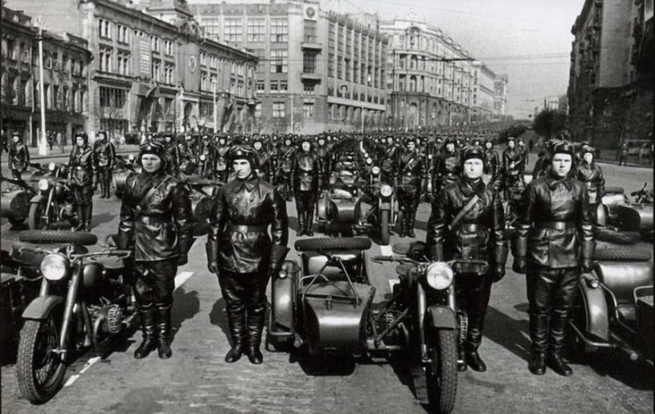 Парад мотоциклистов , улица Горького , Москва , 1952 год
