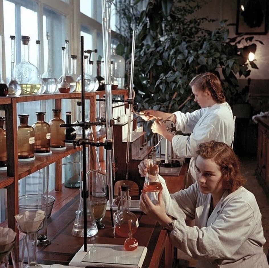 Лаборантки , 1950-е годы , фото Семен Фридлянд