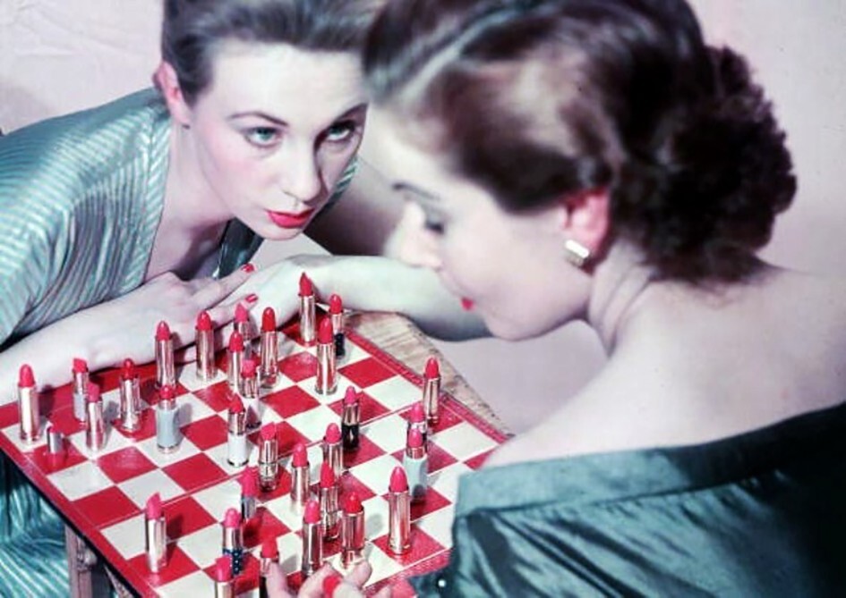 Фотомодели играют в шахматы,1955 год
