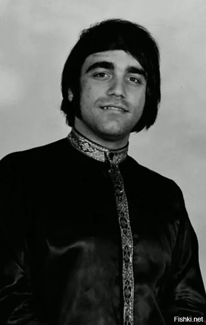 15 июня 1946 года родился Демис Руссос (1946-2015) – греческий певец