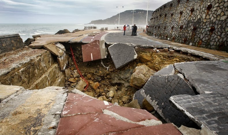 14. Обвал дороги в провинции Бискайя, Испания, из-за которого пострадало множество лодок. 12 марта 2008 года