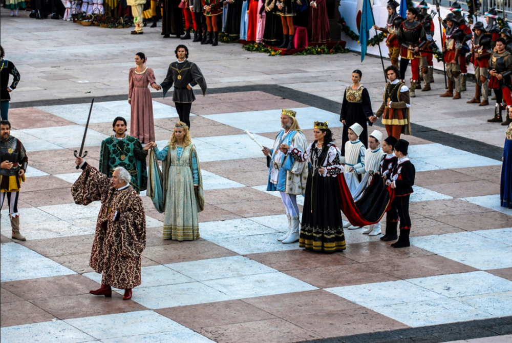 Задолго до ролевиков: интересная традиция итальянских турниров с участием живых шахматных фигур