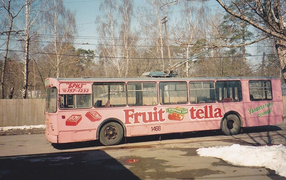 Троллейбус с рекламой "Fruittella", конец 90-х.