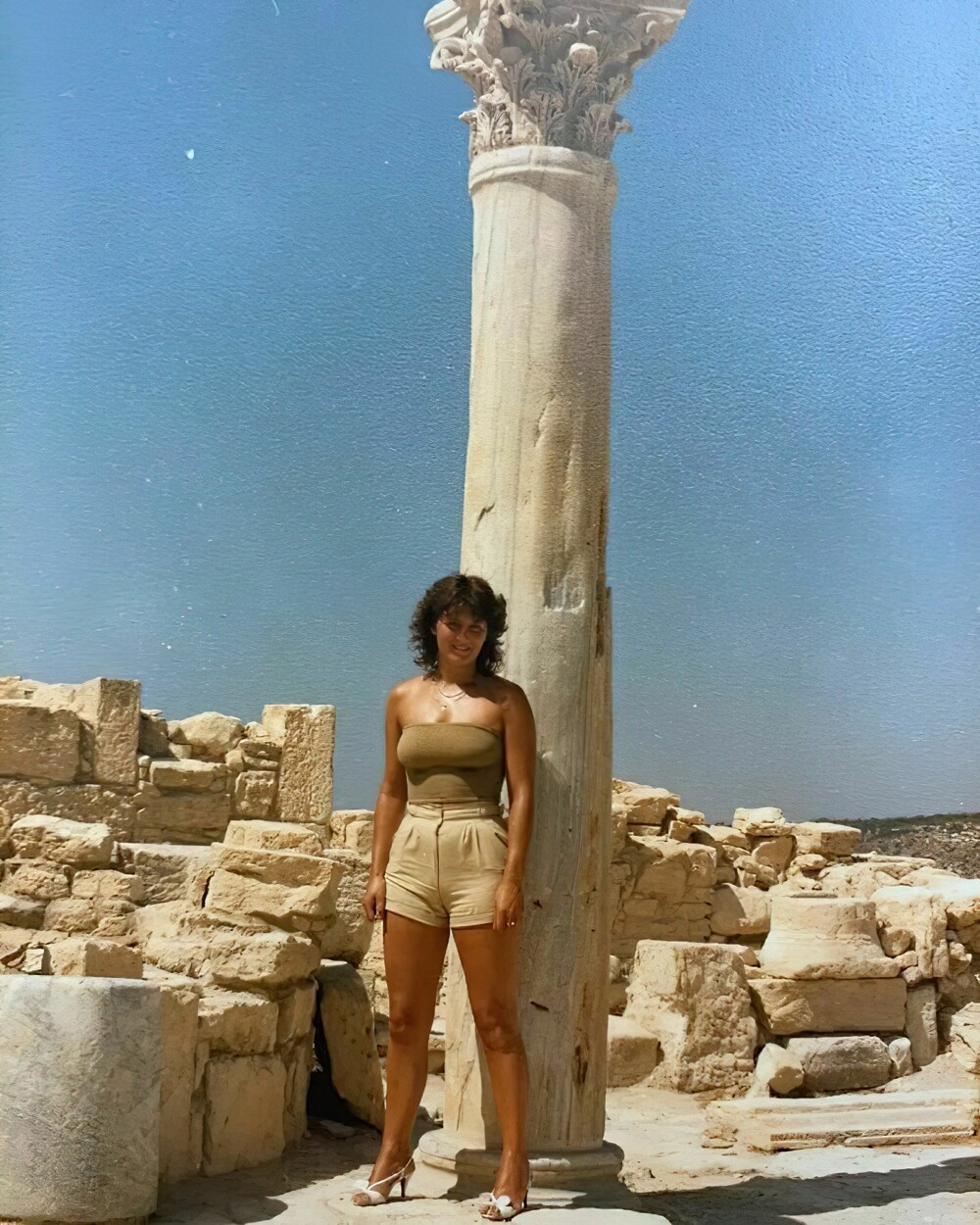 17. «Моя мама на Кипре. Начало 80-х»