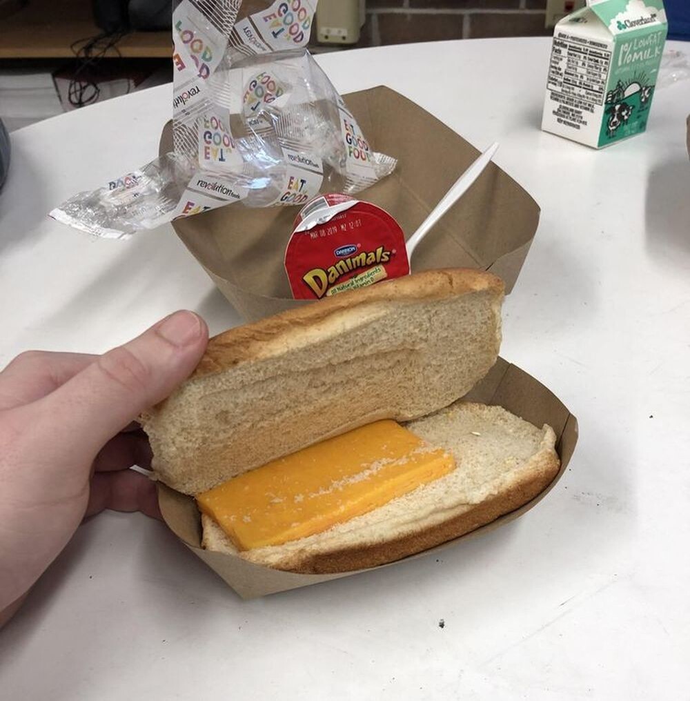 Бутерброд, который и сырным язык назвать не поворачивается