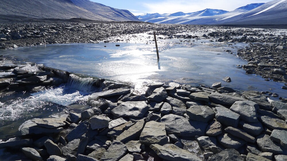 28. Оникс - самая длинная река Антарктиды, и течёт она всего два месяца в году