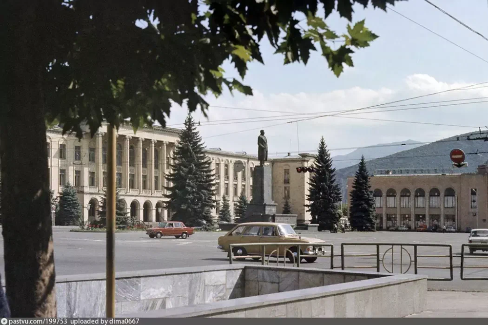 Гори Грузинской ССР, 1977 год. Памятник Сталину.