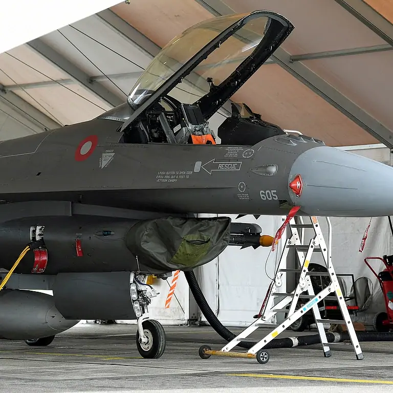 Дания попросила США помочь ей с обучением летающих ублюдков ОПГ Украина применению F-16