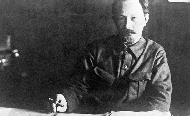 6 июля 1918 года Ленин распустил ВЧК
