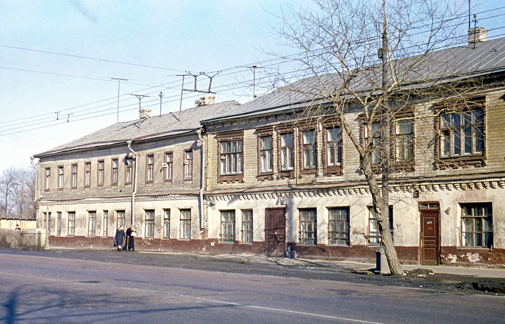 Старые дома на Шереметьевской улице рядом с перекрёстком с 5-м проездом Марьиной рощи. Ныне снесены.