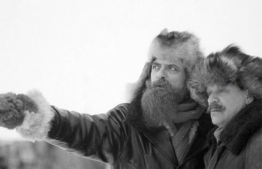 Александр Лазарев в роли Отто Шмидта и Петр Вельяминов в роли капитана Воронина на съемках фильма "Челюскинцы". 1983 год.