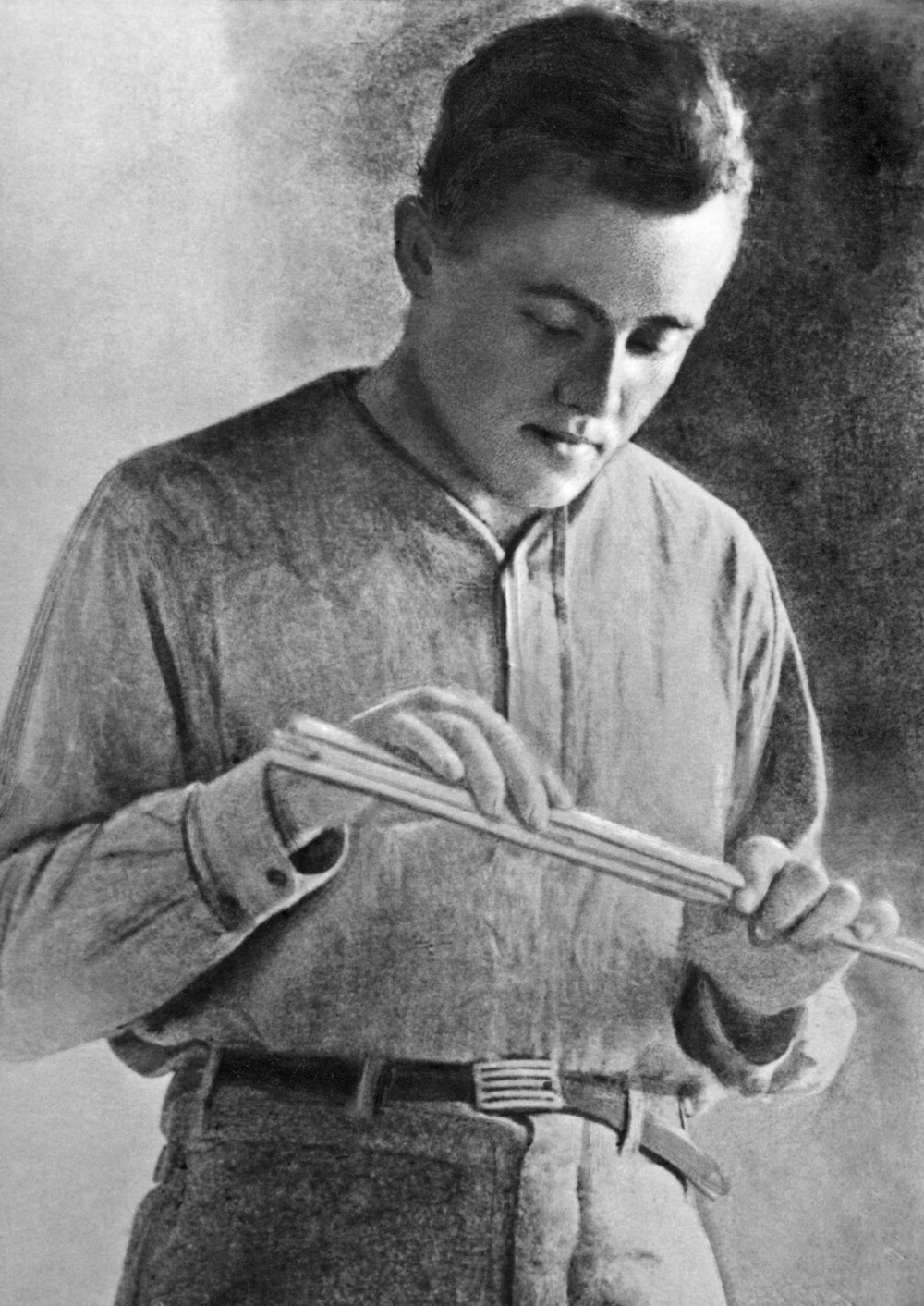 Студент Московского высшего технического училища имени Н. Э. Баумана, будущий конструктор советских ракет С. П. Королев. 1926 год. 