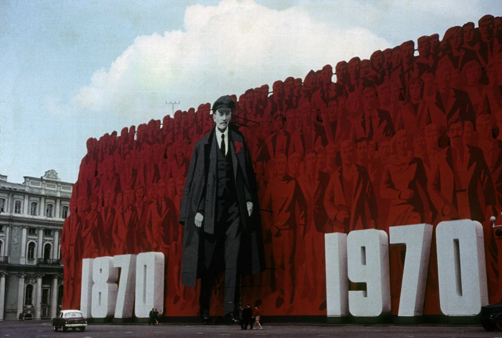 Празднование 100-летия Ленина на Дворцовой площади.