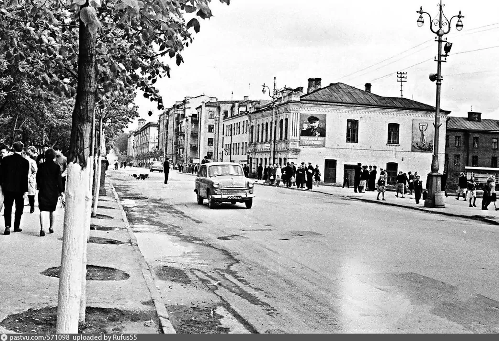Ижевск, улица Советская, рядом с кинотеатром "Дружба", 1964 год.