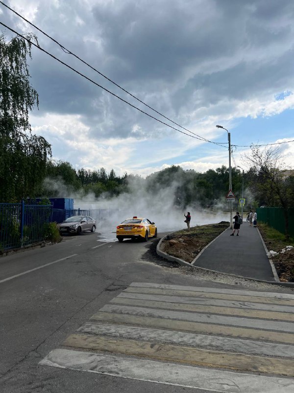 Улицу в Москве затопило кипятком