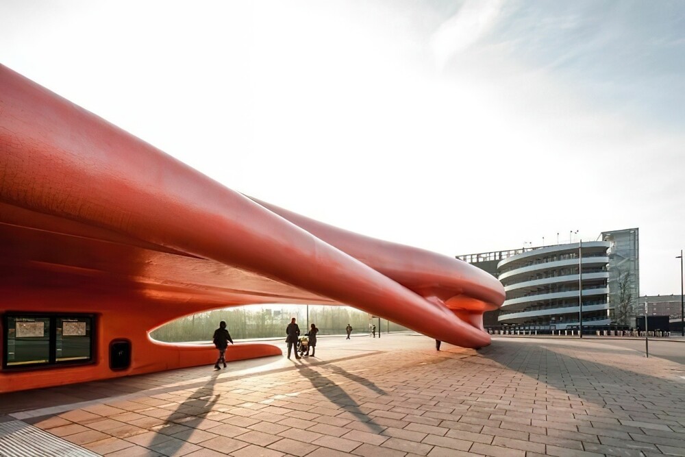 24. Автобусная станция «Удивительная китовая челюсть» от Nio Architecten в Хофддорпе, Нидерланды