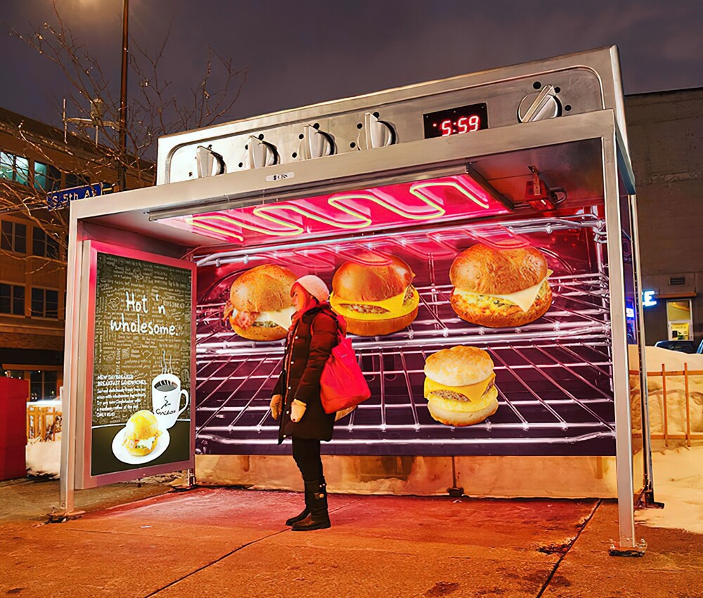 5. Компания Caribou Coffee — рекламная кампания сэндвичей для завтрака. Автобусные остановки в Миннеаполисе (США) превратились в печки с настоящим подогревом