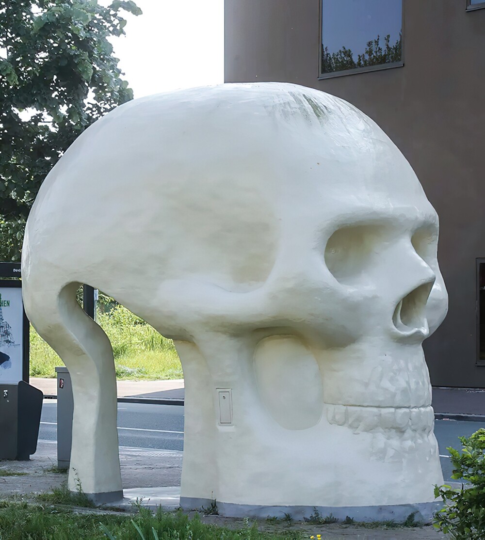 25. Автобусная остановка в форме черепа, Дордрехт, Нидерланды