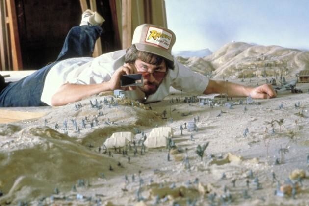 6. Стивен Спилберг во время создания первого фильма "Индиана Джонс", 1980