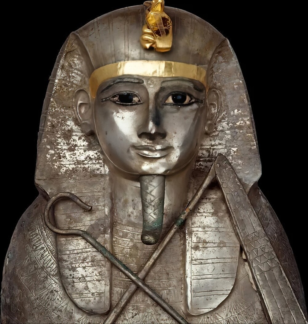 4. Серебряный гроб фараона Псусеннеса I (1001 г. до н. э.), Древний Египет