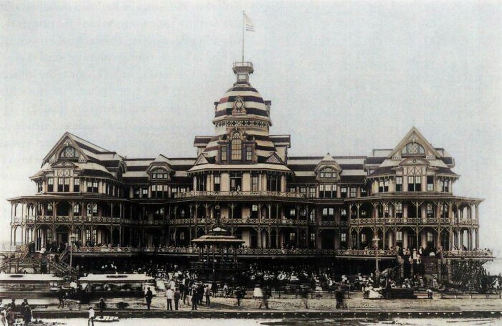 30. Пляжный отель, Галвестон, Техас. Построен в 1882 году и уничтожен в результате загадочного пожара в 1898 году