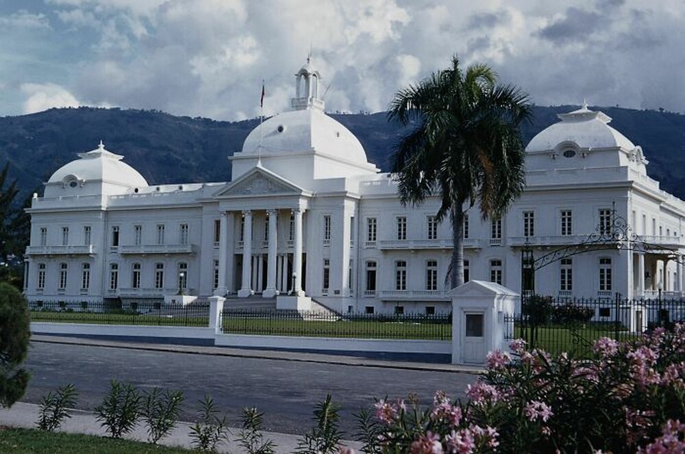 18. Национальный дворец Гаити, 1912-2010 гг., был поврежден землетрясением на Гаити в 2010 году и снесен в 2012