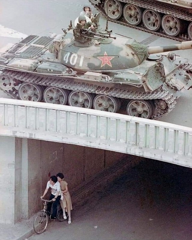 На площади Тяньаньмэнь. Китай, 1989 год