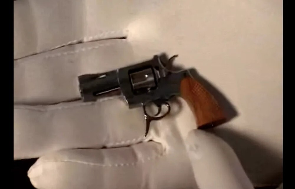 1. Это швейцарский мини-револьвер, самый маленький рабочий револьвер в мире: он всего пять сантиметров в длину и полностью запрещен в Соединенных Штатах